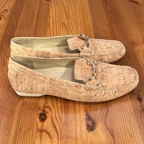Donald Pliner Loren Designer Cork Loafers with Metal Accent size 8 M - Picture 2 of 9